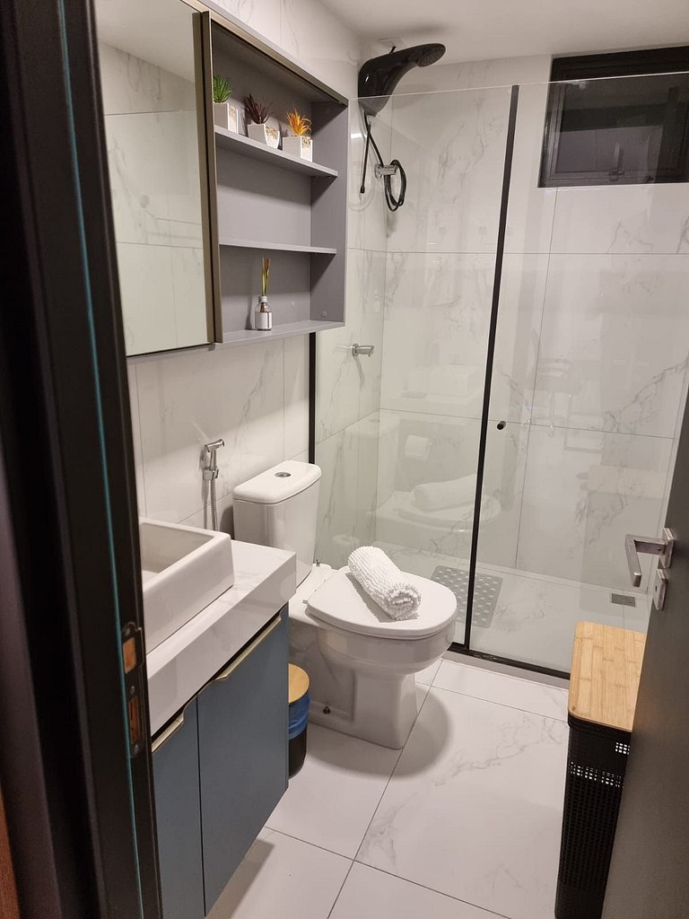 Flat elegante em área nobre e central em Tambau
