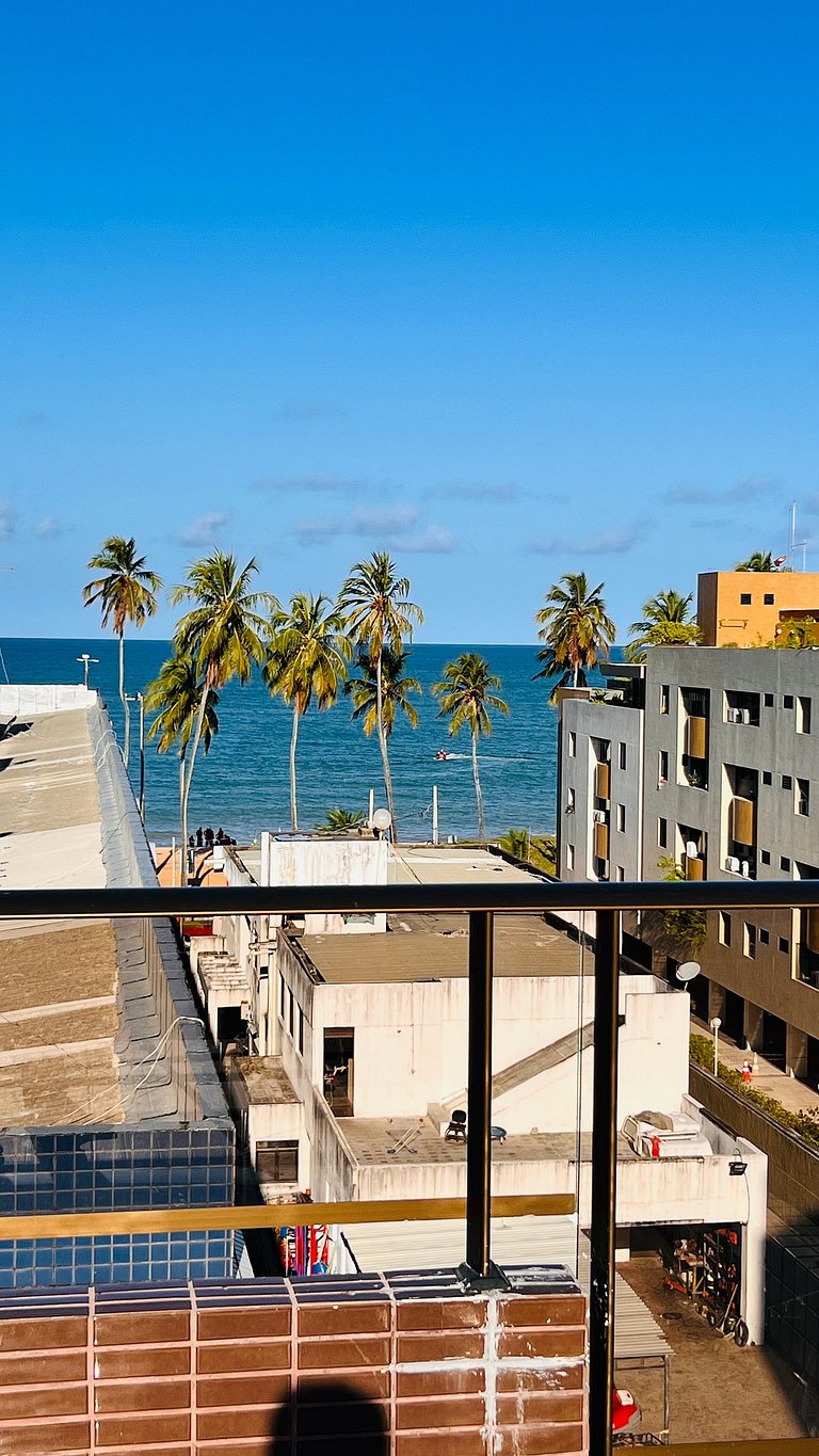 Flat em Cabo Branco a Passos da Praia - Completo