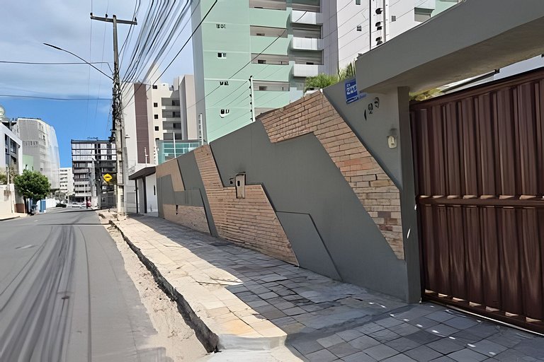 Casa completa com 5 quartos próx ao mar.