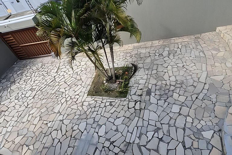 Casa completa com 5 quartos próx ao mar.