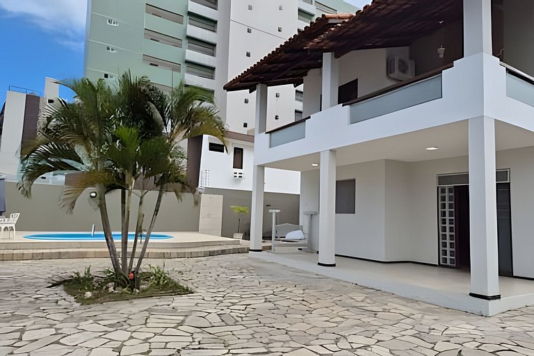 Casa completa com 5 quartos próx ao mar.