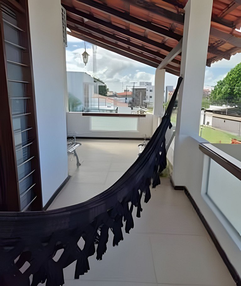 Casa completa com 5 quartos próx ao mar.