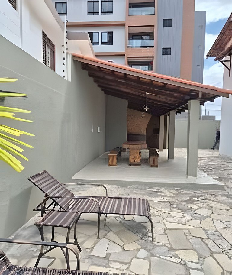 Casa completa com 5 quartos próx ao mar.