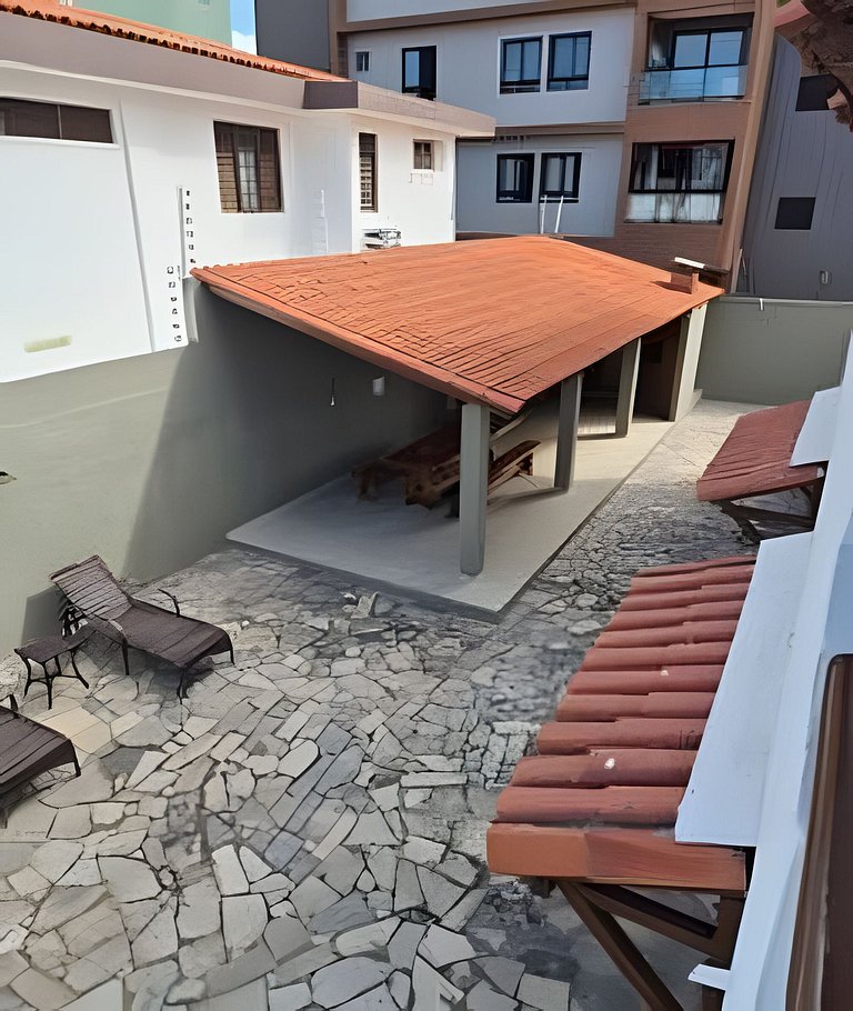 Casa completa com 5 quartos próx ao mar.