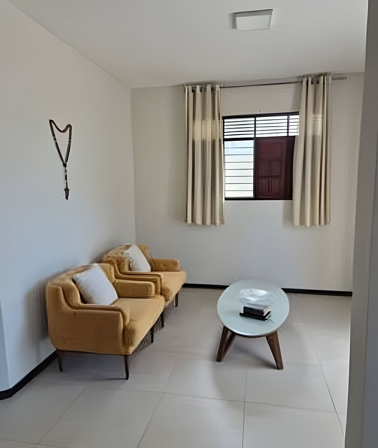 Casa completa com 5 quartos próx ao mar.