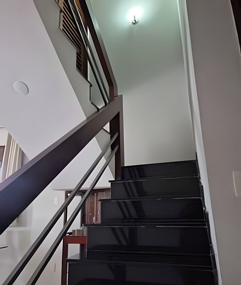Casa completa com 5 quartos próx ao mar.