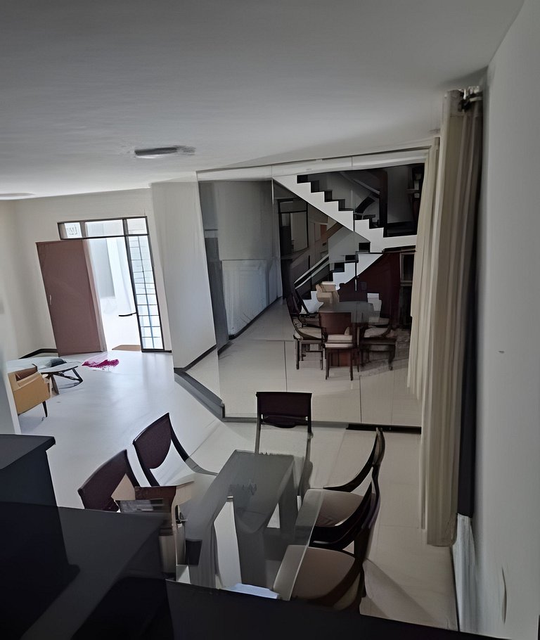 Casa completa com 5 quartos próx ao mar.