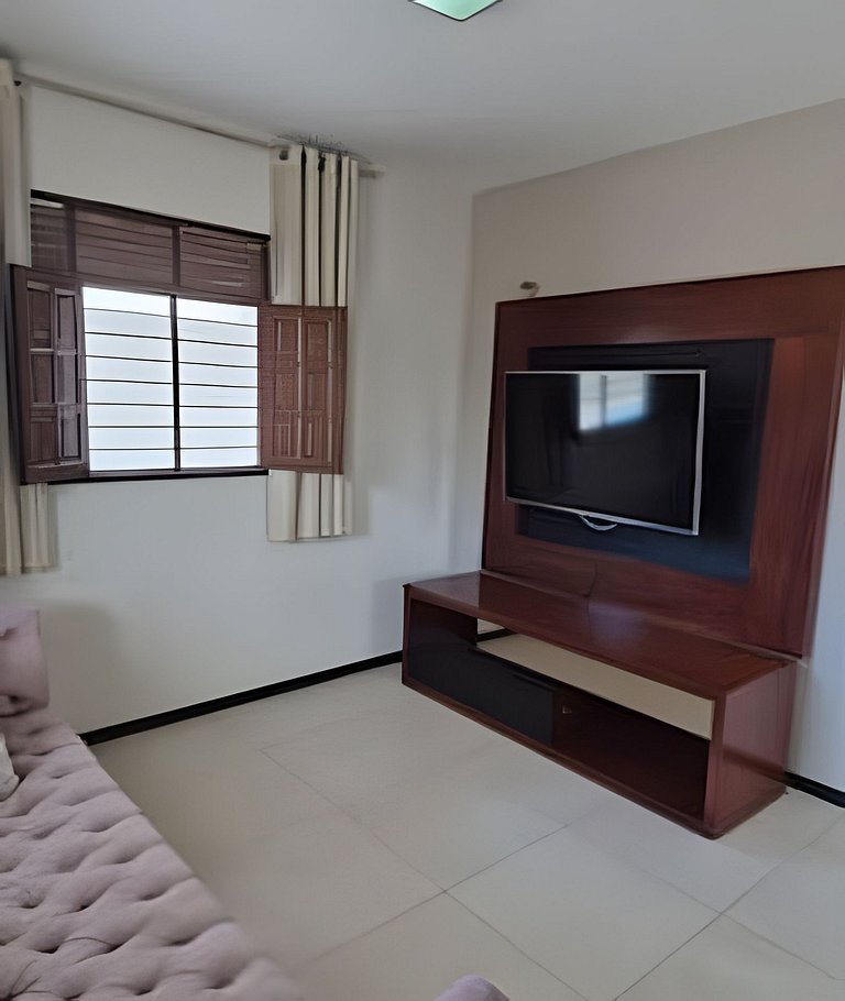 Casa completa com 5 quartos próx ao mar.