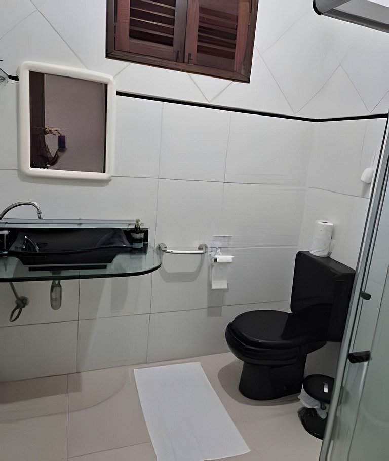 Casa completa com 5 quartos próx ao mar.