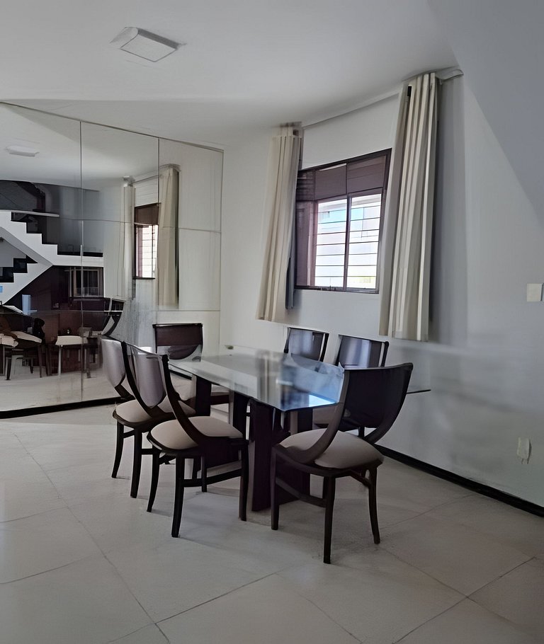 Casa completa com 5 quartos próx ao mar.