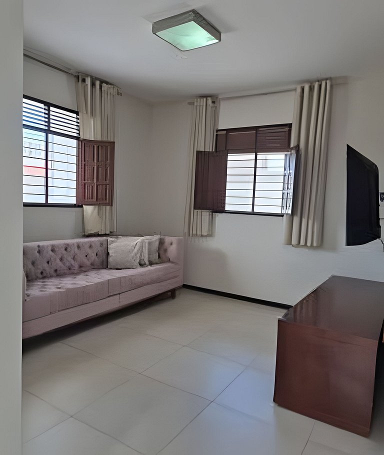 Casa completa com 5 quartos próx ao mar.