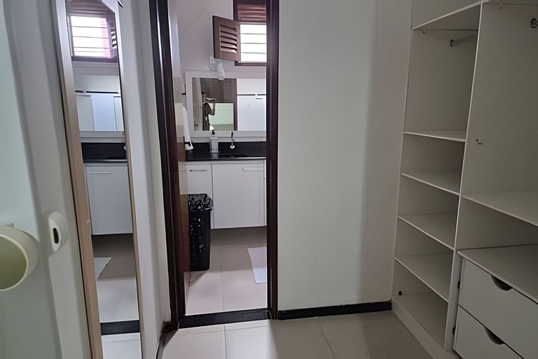 Casa completa com 5 quartos próx ao mar.
