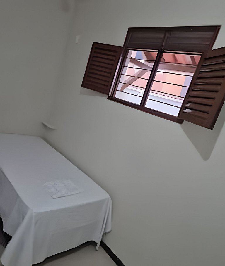 Casa completa com 5 quartos próx ao mar.