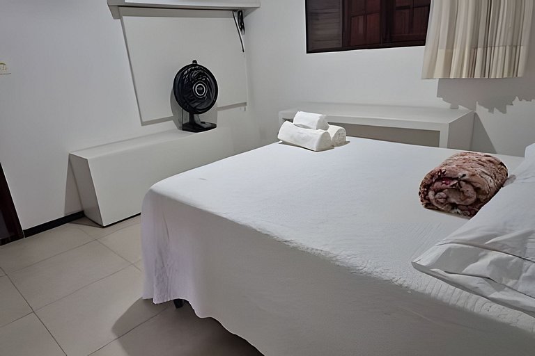 Casa completa com 5 quartos próx ao mar.
