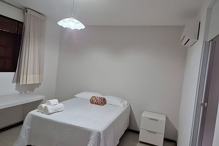 Casa completa com 5 quartos próx ao mar.
