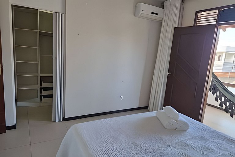 Casa completa com 5 quartos próx ao mar.