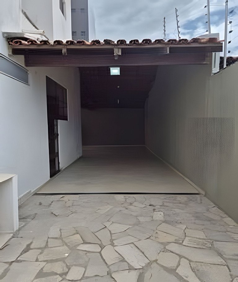 Casa completa com 5 quartos próx ao mar.